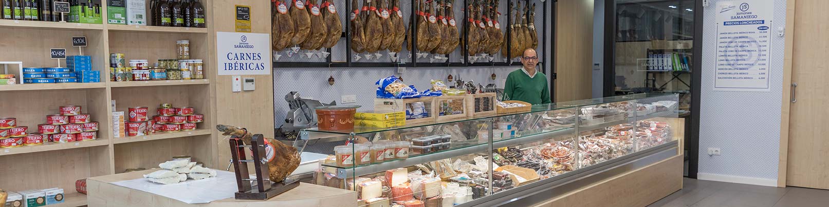 Mostrador de la tienda de Sevilla de Jamones Samaniego